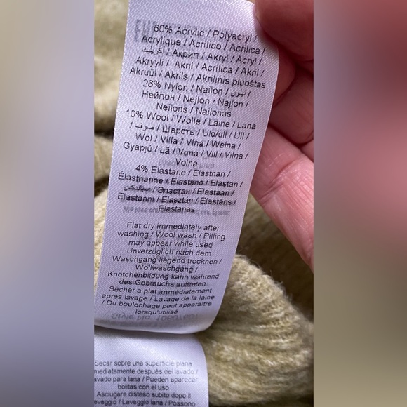 Cream Light Sage Green V-Neck Pullover - Picture 9 of 13